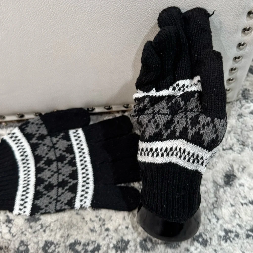 Black UNISEX Nordic Snowflake Gloves